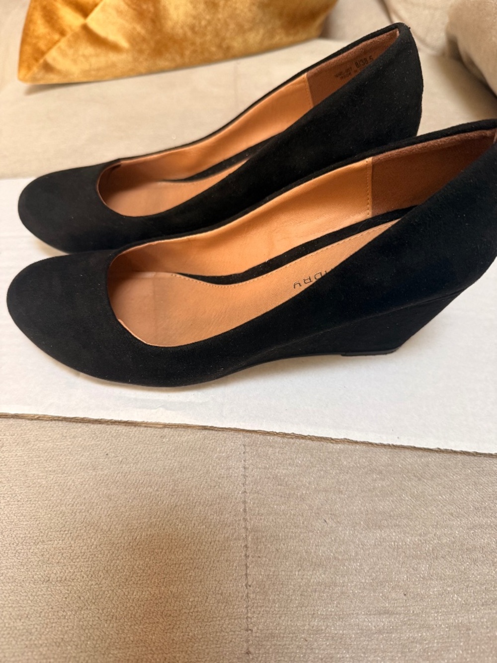 Nice wedge Suede wedge heel Pumps